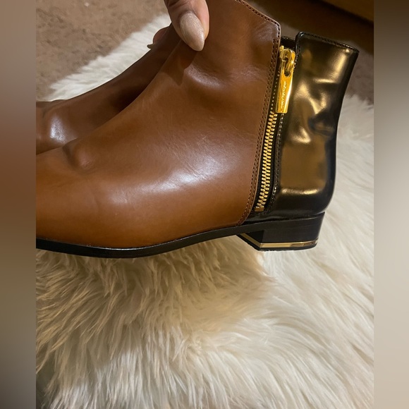 Michael Kors two tone bootie - Picture 8 of 9